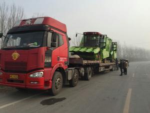 大年還沒過完，農(nóng)民朋友就需要我們的產(chǎn)品，今天又發(fā)往三河市兩臺(tái)穗莖兼收玉米收獲機(jī) 