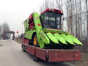 山東臨沂市發(fā)送一臺(tái)，新的市場新經(jīng)銷商用戶，今年穗莖兼收玉米收獲機(jī)的市場前景無限?。∥覀円?017年擼起袖子大干了